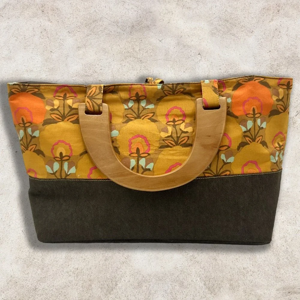 Retro Inspired Handbag - Picture 2 of 6